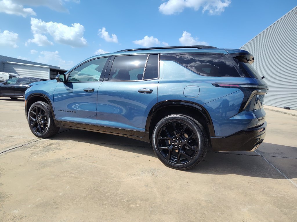 Used 2025 Chevrolet Traverse RS w/ LPO, Floor Liner Package FWD image 5