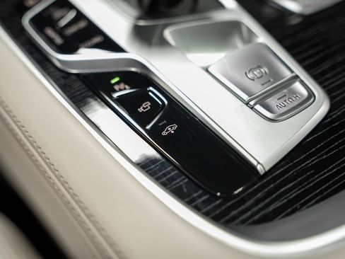 Used 2022 BMW 750i xDrive w/ M Sport Package image 53