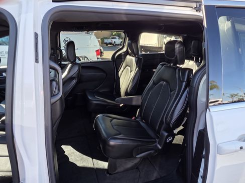 New 2026 Chrysler Pacifica Select image 17