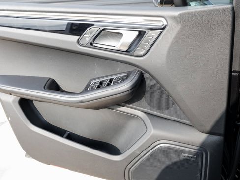 Certified 2024 Porsche Macan image 23