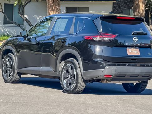 Used 2025 Nissan Rogue SV AWD/4WD image 6
