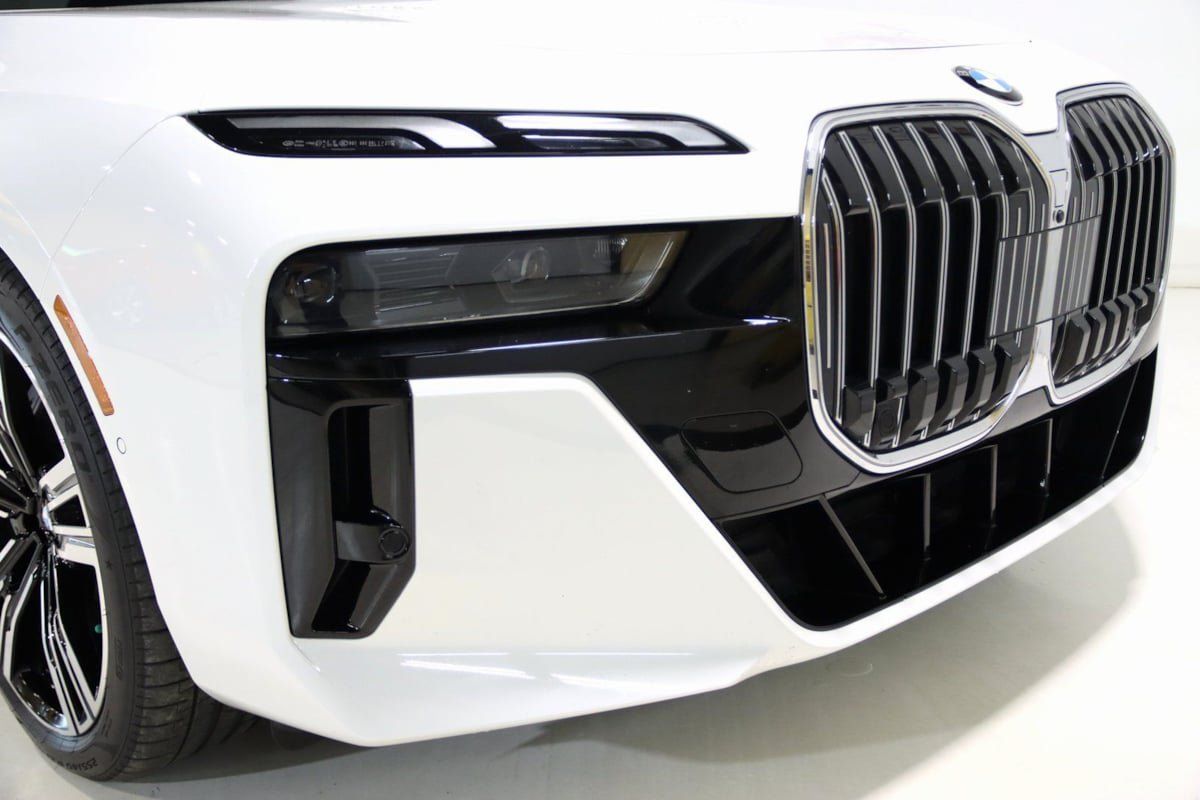 Used 2023 BMW 760i xDrive AWD/4WD image 29