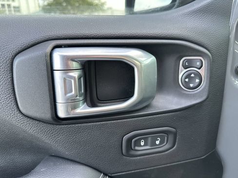 Used 2021 Jeep Gladiator Overland AWD/4WD image 15