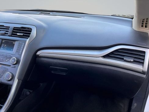 Used 2018 Ford Fusion S image 16