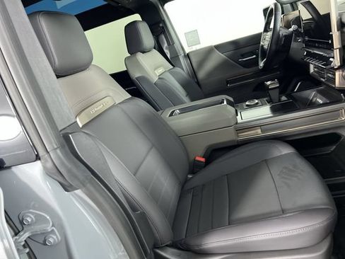 Certified 2025 GMC Hummer EV 3X w/ LPO, Sport Package AWD/4WD image 29