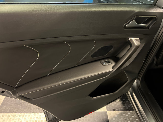 Certified 2023 Volkswagen Tiguan SE FWD image 18
