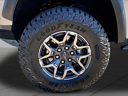 Used 2024 Chevrolet Colorado ZR2 AWD/4WD image 10