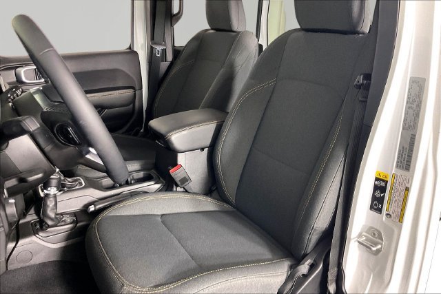 Used 2026 Jeep Wrangler Unlimited Sahara AWD/4WD image 18