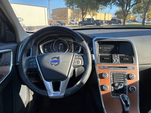 Used 2017 Volvo XC60 T5 Inscription w/ Preferred Option Package FWD image 16