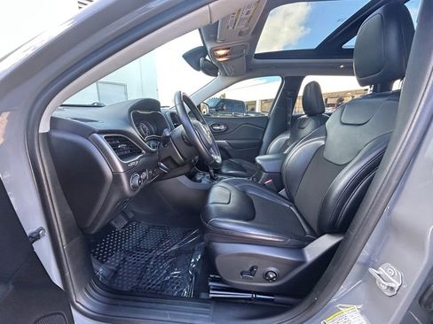 Used 2020 Jeep Cherokee Latitude Plus w/ Comfort/Convenience Group image 10