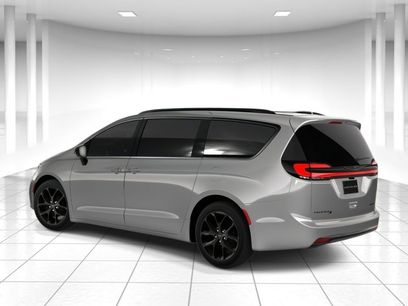 New 2026 Chrysler Pacifica Limited w/ S Appearance Package