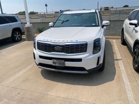 Used 2020 Kia Telluride EX w/ Towing Package FWD image 12