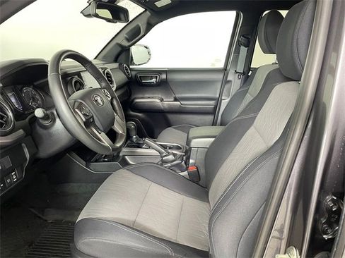 Used 2020 Toyota Tacoma TRD Off-Road w/ Technology Package image 2