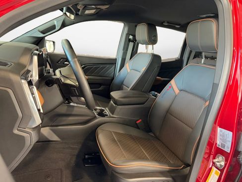 Certified 2024 GMC Canyon AT4 w/ AT4 Premium Package AWD/4WD image 9