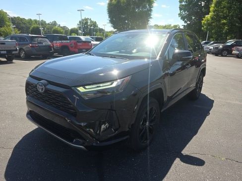 Used 2023 Toyota RAV4 SE w/ Convenience Package AWD/4WD image 4