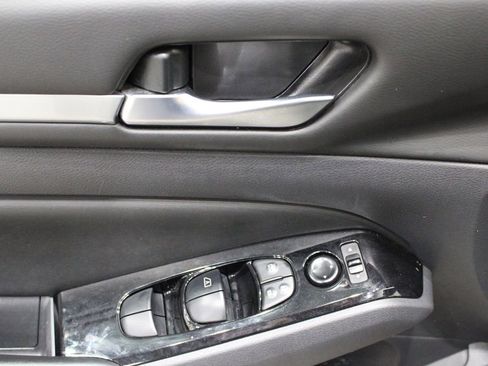 Used 2023 Nissan Altima 2.5 SV image 17