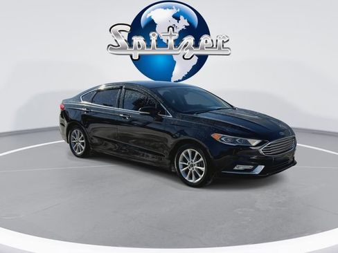 Used 2017 Ford Fusion SE image 3