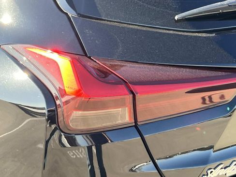 Used 2019 Lexus UX 200 image 10