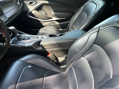 Used 2018 Chevrolet Camaro LT RWD image 10