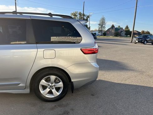 Used 2020 Toyota Sienna LE image 9