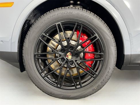 New 2026 Porsche Cayenne S image 33