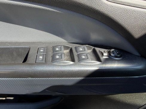 Used 2019 Chevrolet Colorado Z71 AWD/4WD image 16
