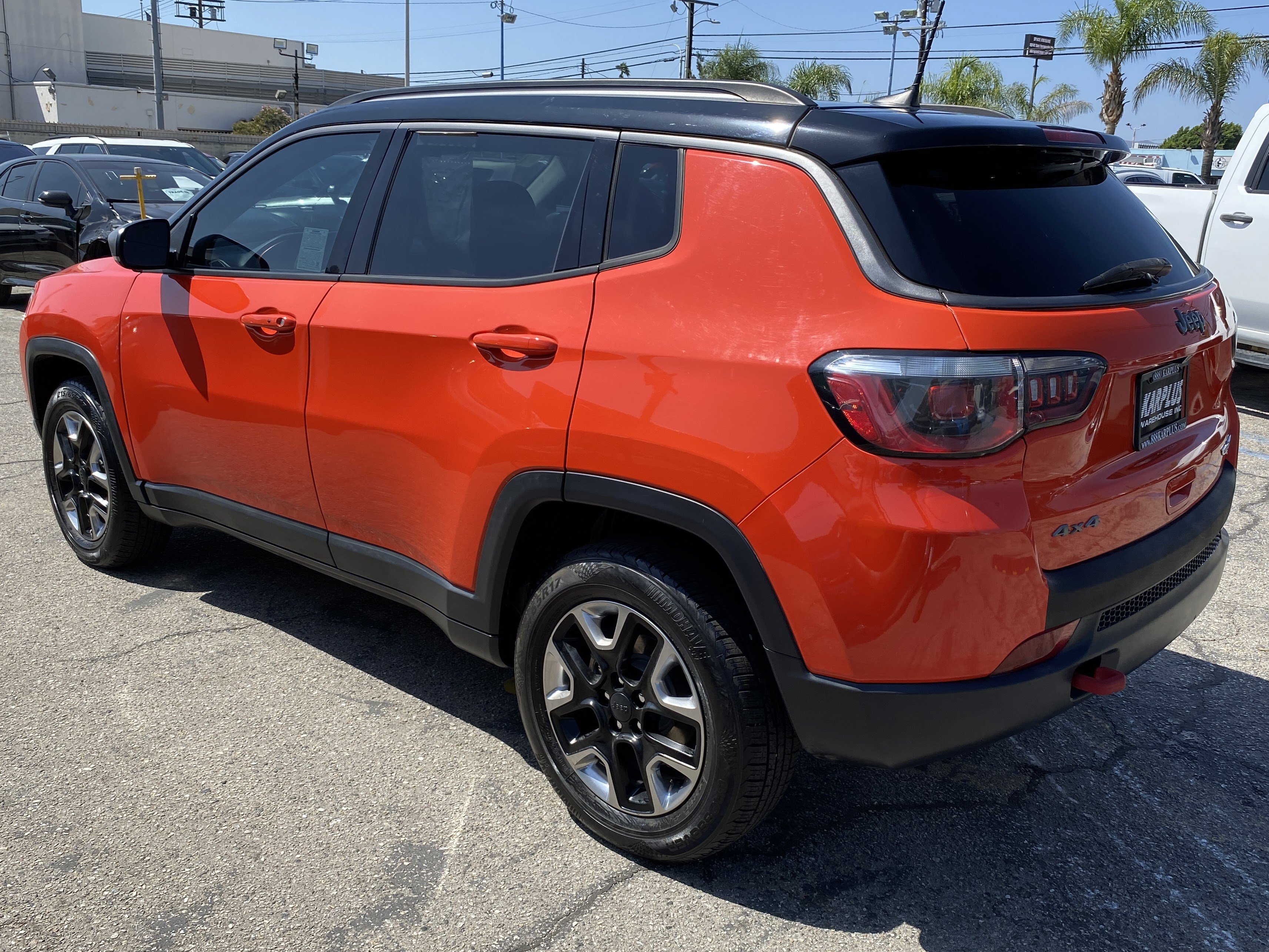 Used 2017 Jeep Compass Trailhawk w/ Leather Interior Group AWD/4WD image 12
