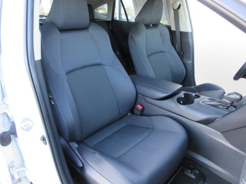 Used 2021 Toyota Venza LE image 25