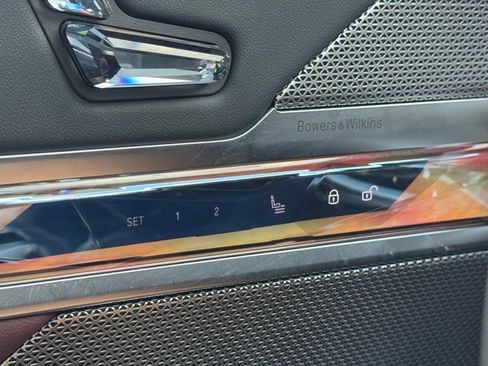 Used 2024 BMW 760i xDrive w/ Premium Package 2 image 33