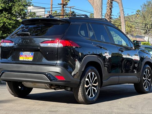 Certified 2025 Toyota Corolla Cross SE image 4