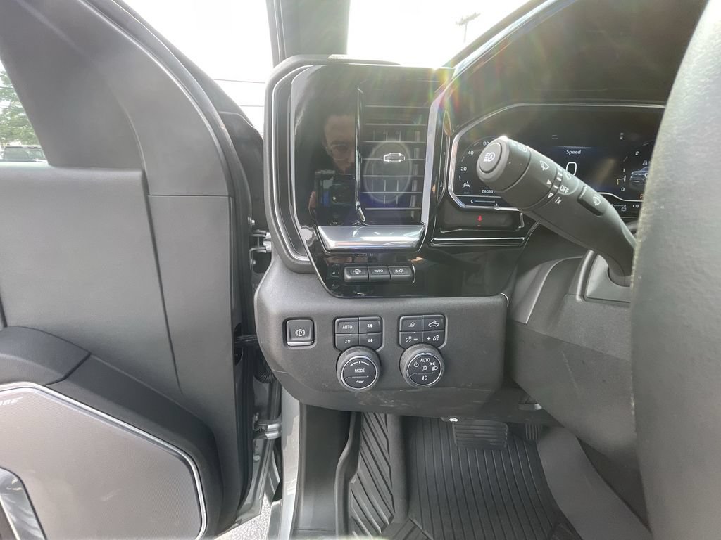 Certified 2025 Chevrolet Silverado 2500 High Country w/ High Country Premium Package AWD/4WD image 18