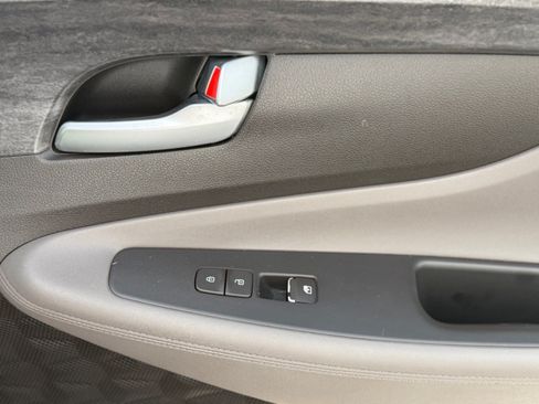 Used 2019 Hyundai Santa Fe SEL FWD image 9