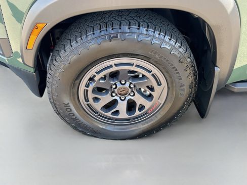 Used 2025 Nissan Frontier Pro-X image 24