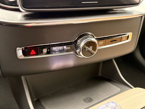 New 2026 Volvo XC90 T8 Plus AWD/4WD image 19