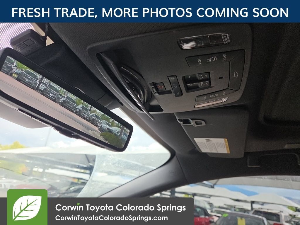 Used 2022 Toyota Sienna Platinum AWD/4WD image 13