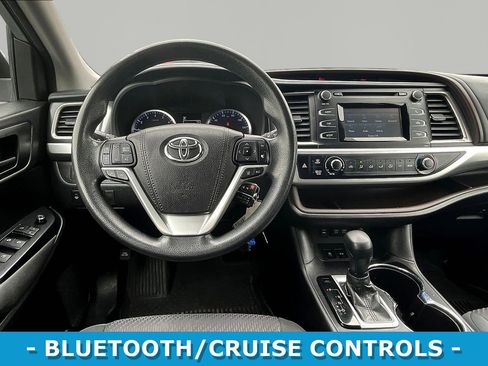 Used 2018 Toyota Highlander LE FWD image 8