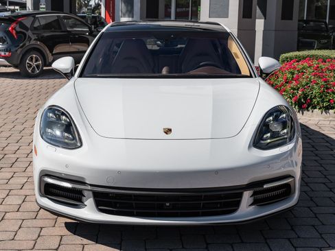 Used 2018 Porsche Panamera 4S image 9