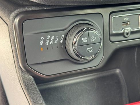 Used 2022 Jeep Renegade Trailhawk AWD/4WD image 27