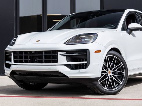Certified 2025 Porsche Cayenne Coupe AWD/4WD image 7