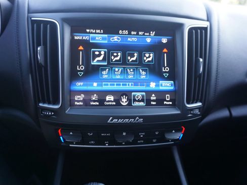 Used 2018 Maserati Levante GranLusso AWD/4WD image 11
