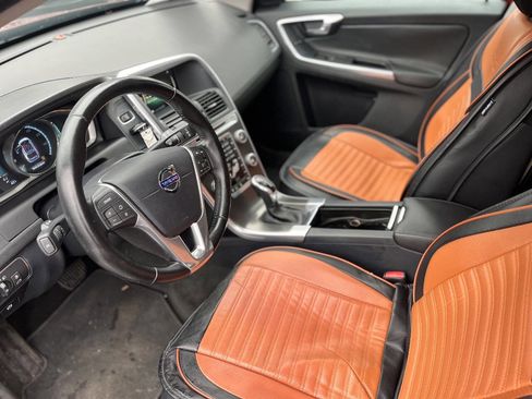 Used 2016 Volvo XC60 T5 Premier w/ Proximity Package image 8