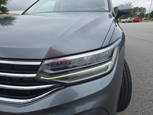 Used 2022 Volkswagen Tiguan SE AWD/4WD image 32