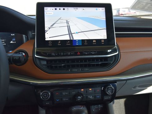 Used 2023 Jeep Compass Limited w/ Elite Group AWD/4WD image 28