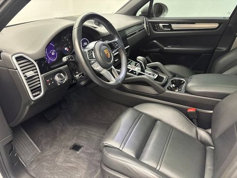 Certified 2023 Porsche Cayenne Platinum Edition AWD/4WD image 5