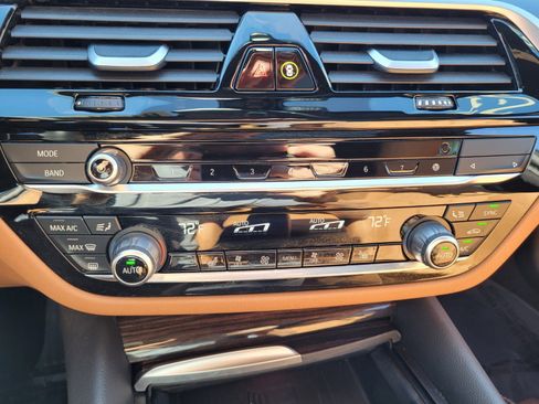 Used 2023 BMW 540i xDrive w/ Premium Package image 26