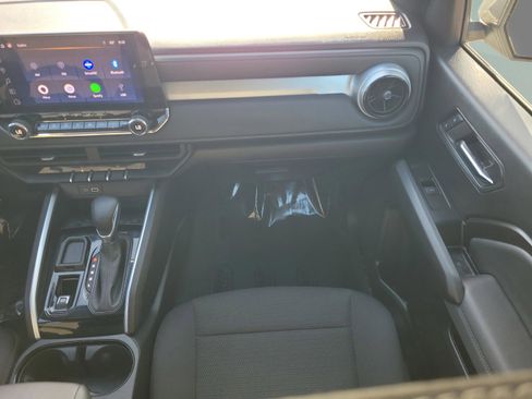 Used 2024 Chevrolet Colorado LT w/ LT Convenience Package image 16