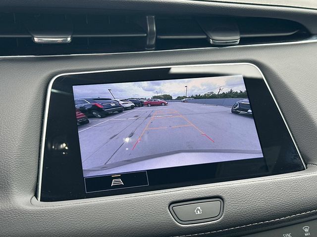 Certified 2023 Cadillac XT4 Luxury w/ Cold Weather Package AWD/4WD image 4