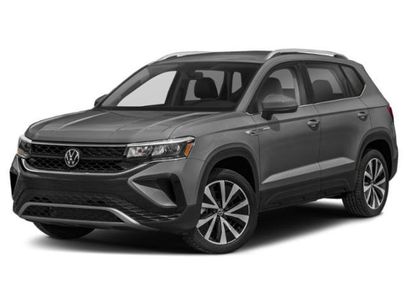Used 2022 Volkswagen Taos SE w/ Panoramic Sunroof Package