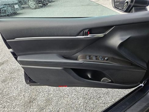 Used 2022 Toyota Camry SE image 7
