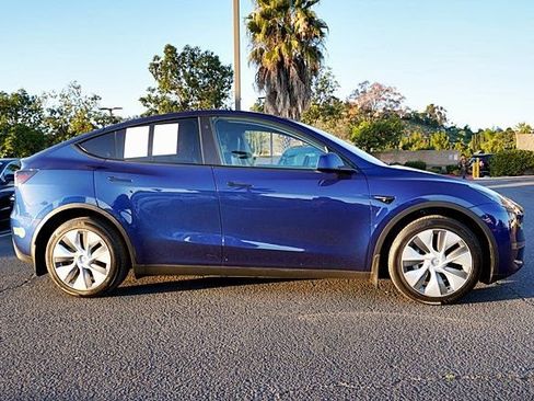 Used 2023 Tesla Model Y Long Range image 7